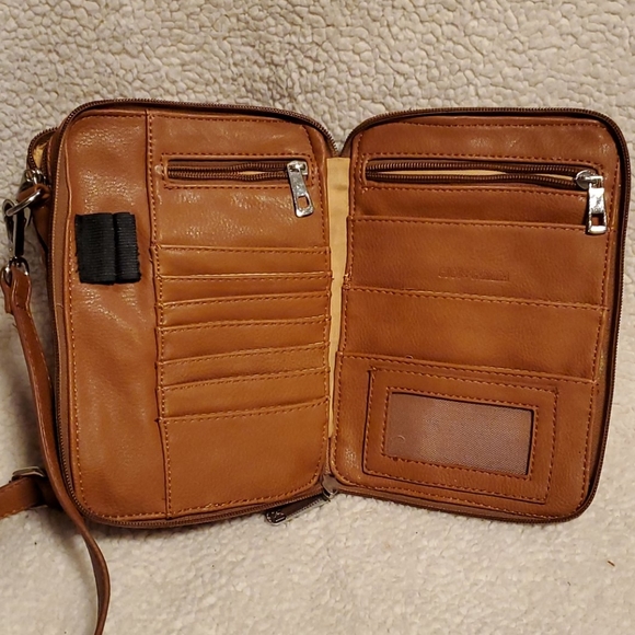 Coco + Carmen Crossbody/Wristlet - Picture 4 of 11